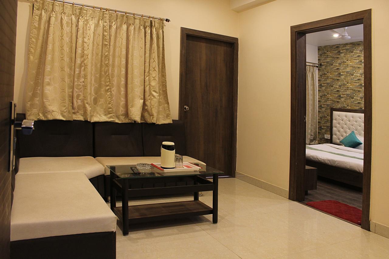 Hotel Ab Palace 贾姆谢德布尔 外观 照片